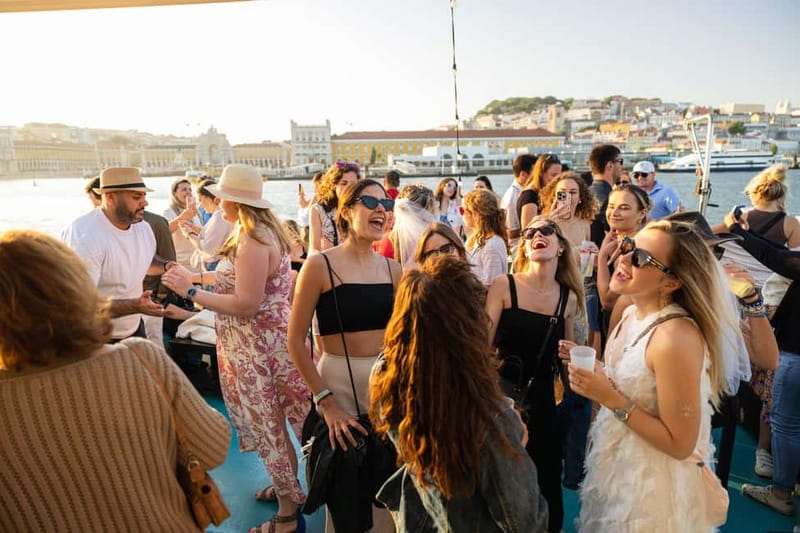 Lisbon: Sunset Boat Tour with Music and Drinks - The 25 de Abril Bridge and Christ the King