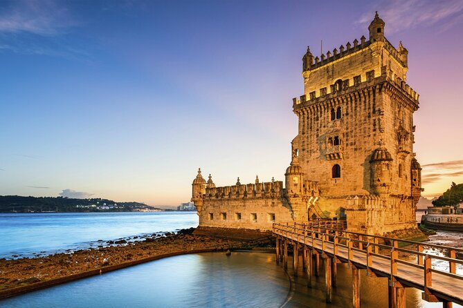 Lisbon: Sunset Catamaran Boat Tour with Music and Drinks - The route from Cristo Rei to Belém