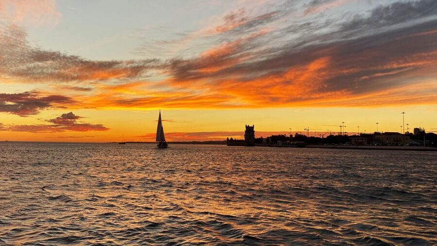 Lisbon: Sunset Cruise with Drinks - What the crew adds to the ride