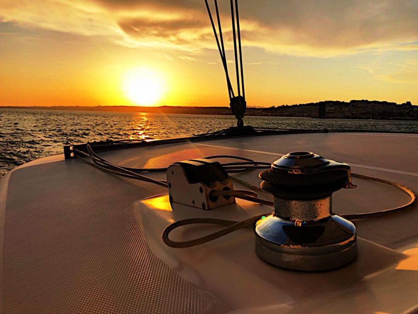 Lisbon: Sunset Cruise With Drinks on Spacious Yacht - Christ the King and the south bank