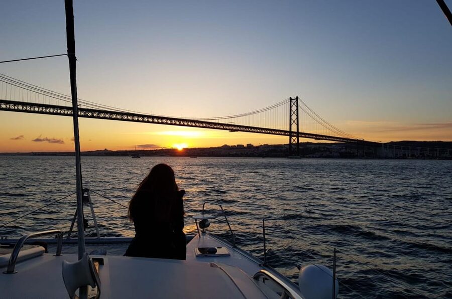 Lisbon: Sunset Cruise With Drinks on Spacious Yacht - Drinks, service, and the feel onboard