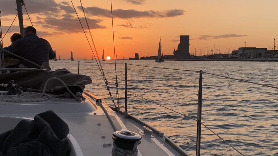 Lisbon: Sunset Cruise with Drinks - Leaving from Doca do Bom Sucesso in Belém