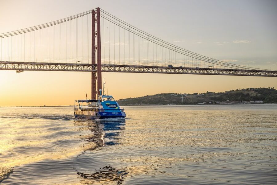 Lisbon: Sunset Cruise with Live DJ and Drinks - Why this Lisbon sunset cruise works