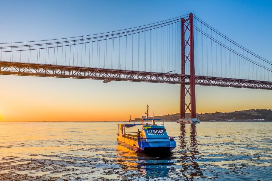 Lisbon: Sunset Cruise with Live DJ and Drinks - The Discoveries Monument and Belém Tower