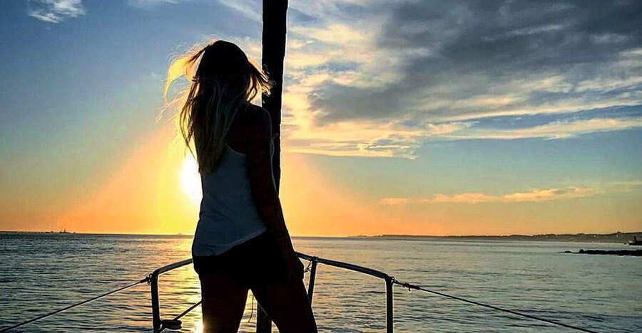 Lisbon: Sunset Sailing Cruise with Wine - Sunset, wine, and the social mood