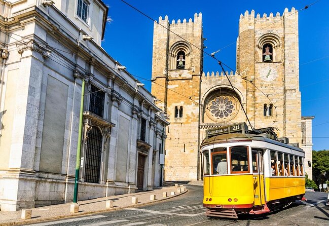 Lisbon: Sunset Sailing with Portuguese Wine and History - Why a sunset sail works so well in Lisbon