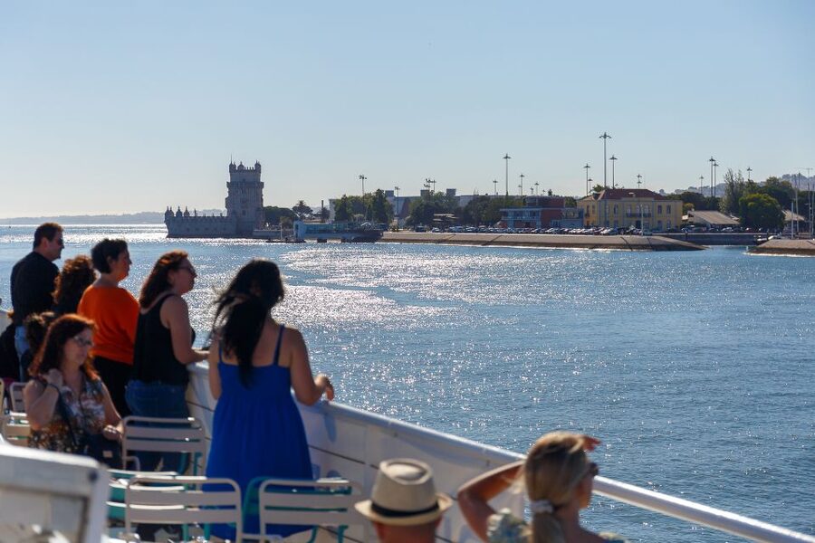 Lisbon: Tagus River Cruise with Welcome Drink - Choosing your departure time