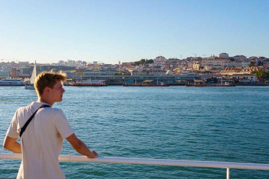 Lisbon: Tagus River Cruise with Welcome Drink - Commerce Square and Alfama from the river
