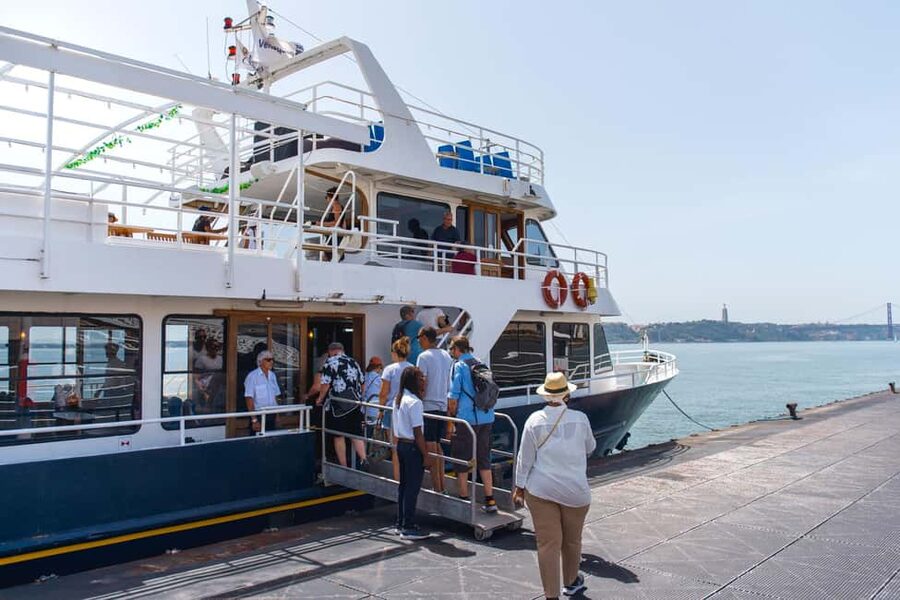 Lisbon: Tagus River Cruise with Welcome Drink - The Blue Cruises app and onboard drink