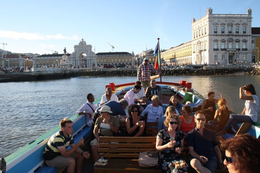 Lisbon: Tagus River Express Cruise in a Traditional Vessel - Commentary, crew, and the pace of the ride