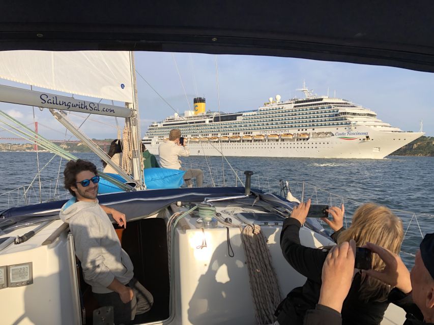 Lisbon: Tagus River Sunset Cruise with Drinks - Setting out from Alcântara