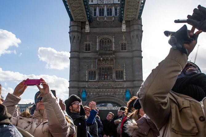 London Big Bus Hop-On Hop-Off Tour with Optional River Cruise - What the commentary adds to the ride