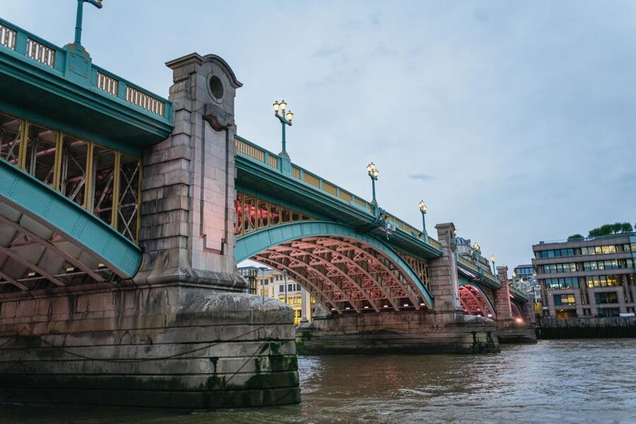 London: Ghost Walk and River Thames Boat Ride - Group size, walking, and comfort