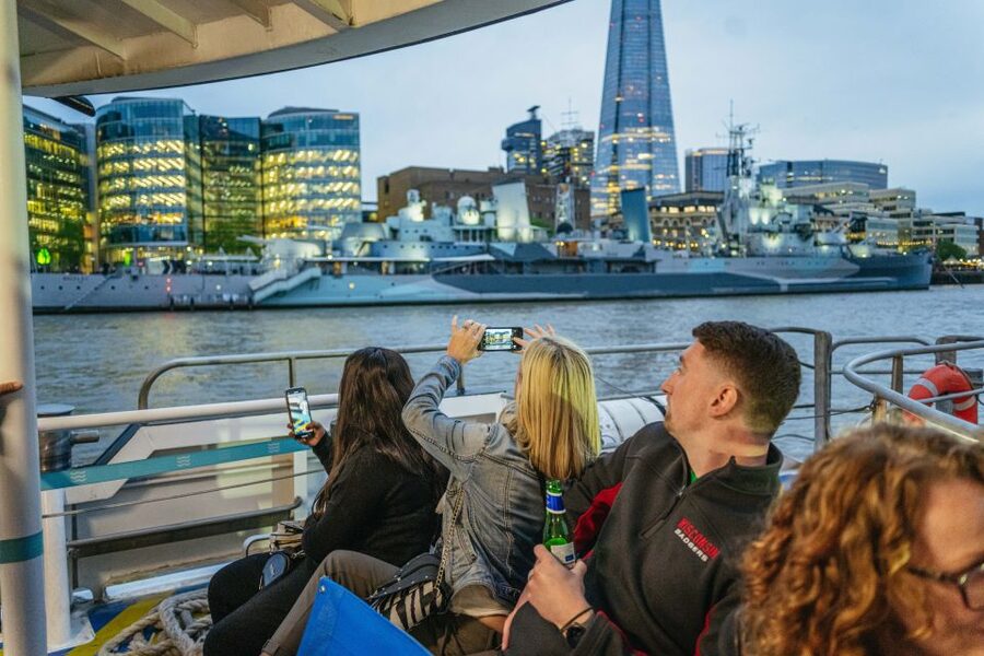 London: Ghost Walk and River Thames Boat Ride - Green Park begins the night with royal shadows