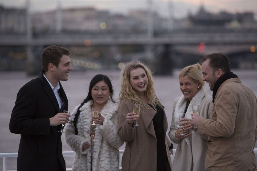 London: River Thames Evening Cruise with Bubbly and Canapés - Tower Bridge is the first big payoff