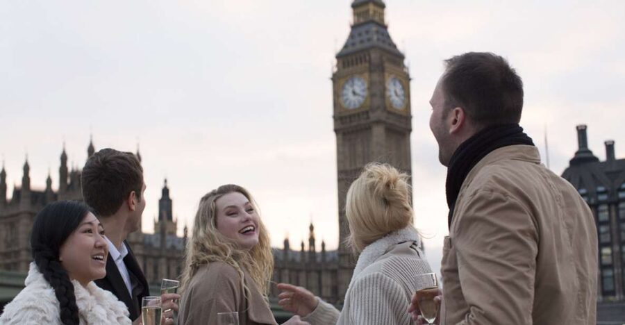 London: River Thames Evening Cruise with Bubbly and Canapés - Live music changes the mood