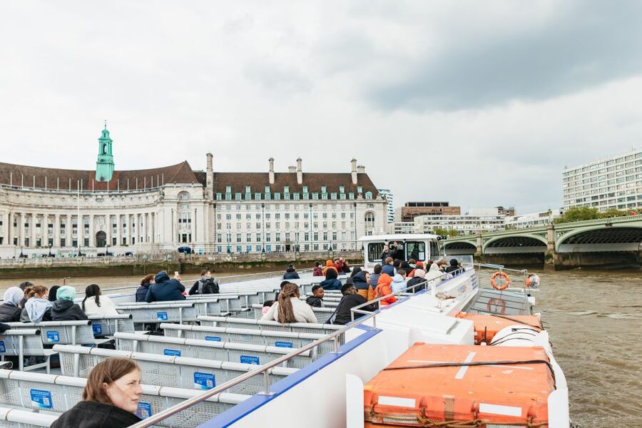 London: River Thames Hop-On Hop-Off Sightseeing Cruise - Seating, Weather, Food, and Accessibility