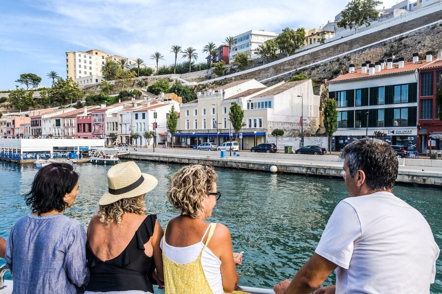 Mahon: Harbor Boat Tour with Underwater Viewing & Commentary - Who should book this Mahón cruise?