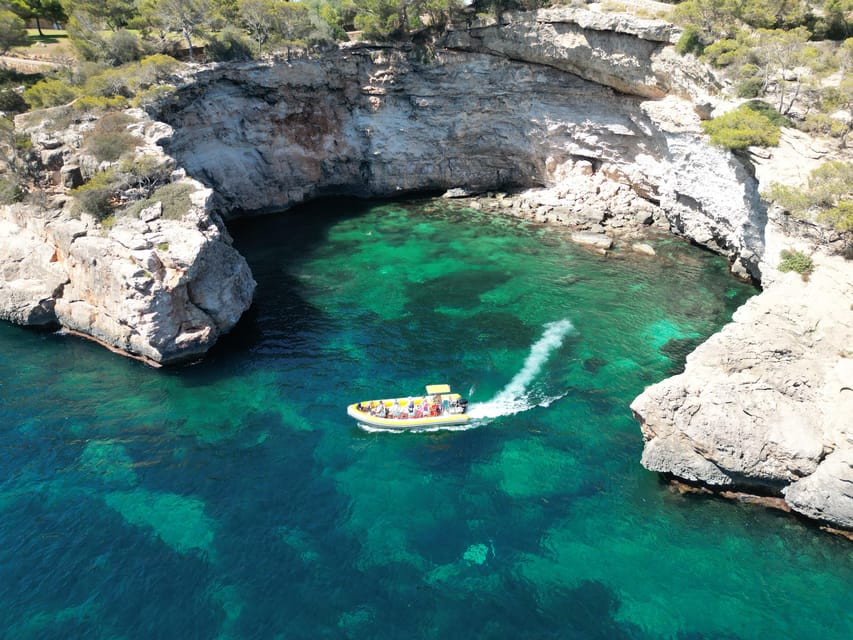 Mallorca: Caló des Moro and Cala Marmols Boat Tour - Guides, group mood, and commentary