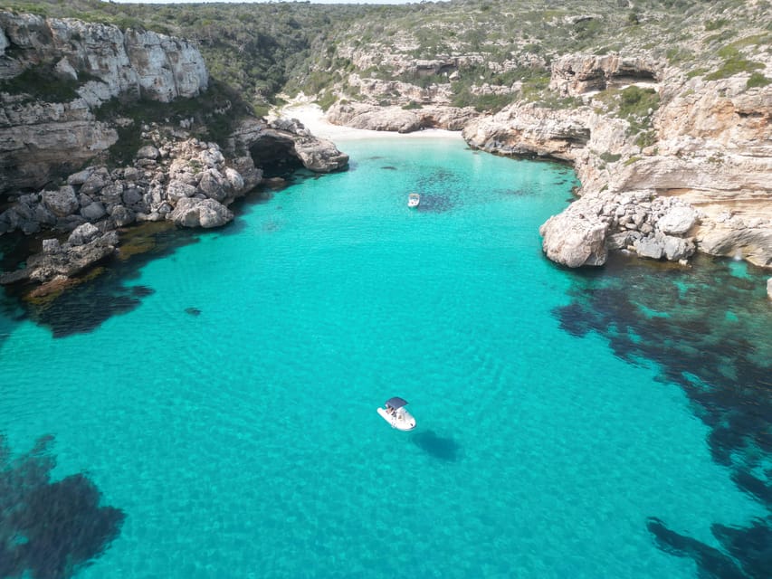 Mallorca: Caló des Moro and Cala Marmols Boat Tour - Leaving Caló d’en Busques and entering Cala Figuera