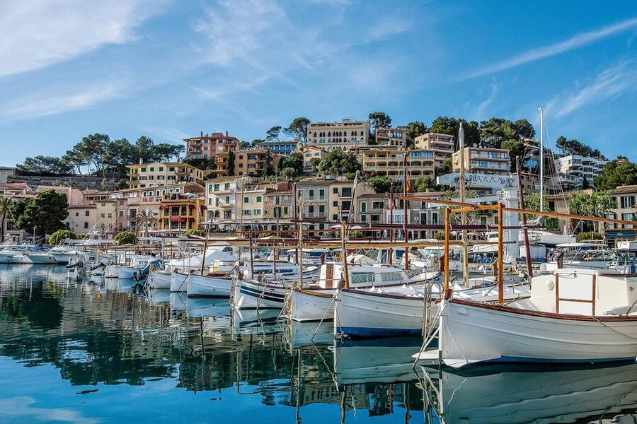 Mallorca: Full-Day Island Tour by Train, Tram, and Boat - The historic train back toward Palma