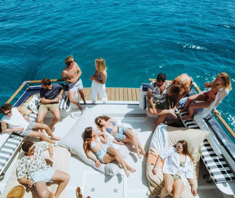 Mallorca: Palma Boat Tour & Snorkeling with Drink Included - The crew and the practical details that matter