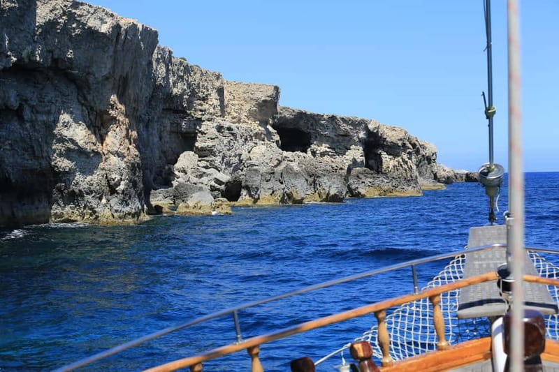 Malta: Gozo, Comino Island and Blue Lagoon Cruise - Life onboard the Seahorse