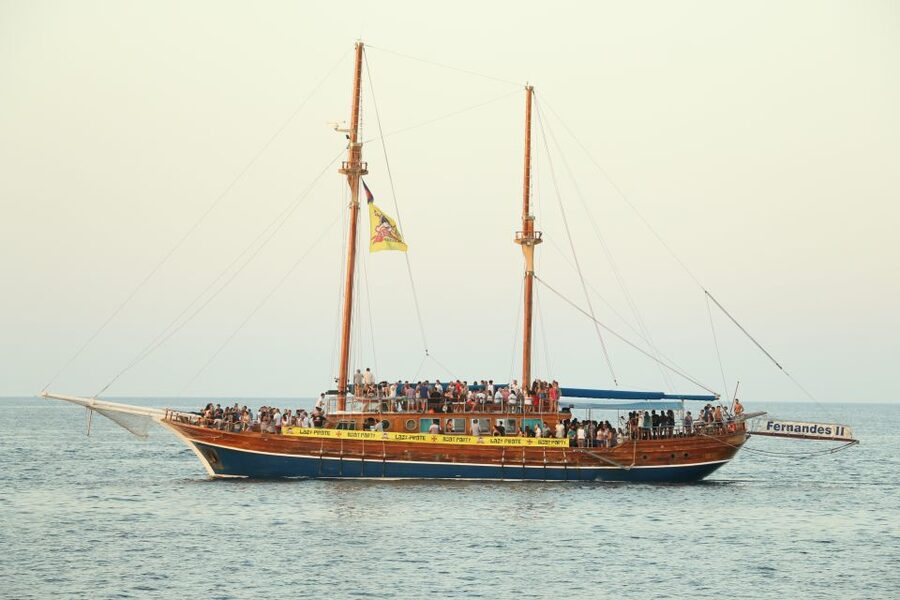Malta: Lazy Pirate Boat Party with Drinks & Food - What the open bar really adds
