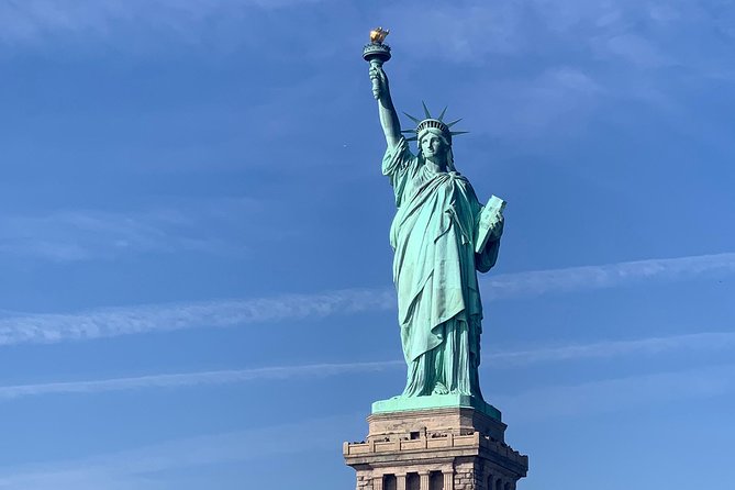 Manhattan Adventure Sightseeing Boat Tour - from Chelsea Piers - Under the Brooklyn Bridge and between the bridges