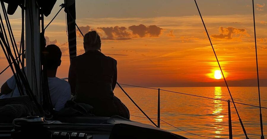 Marbella: Sunset Sailing Trip with Drinks and Snacks - Why a Marbella sunset looks better from Puerto Banús