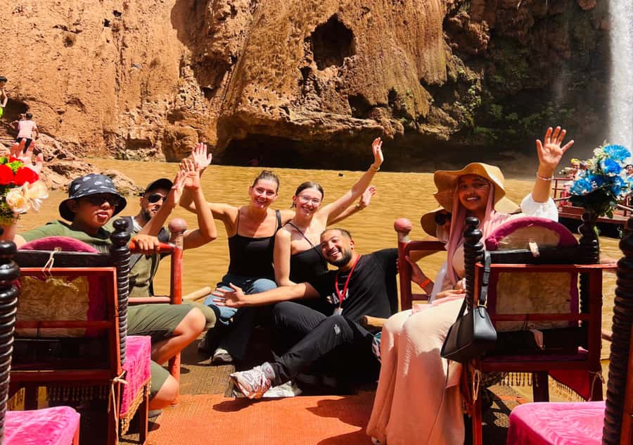 Marrakech: Day Tour to Ouzoud Waterfalls with Boat Trip - Walking down into the gorge