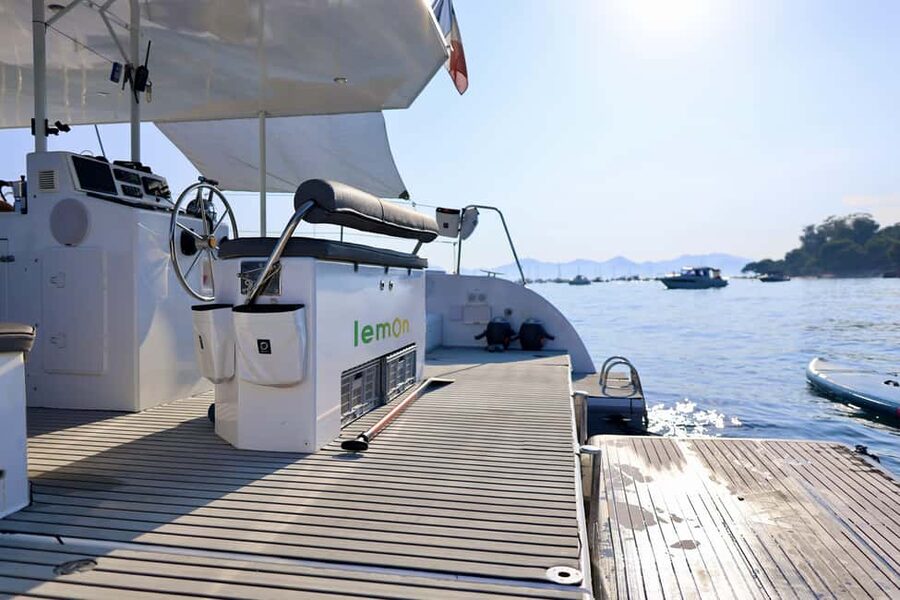 Marseille: Calanques Catamaran Tour & Standup Paddle - Paddleboards, snorkels, and the roof jump