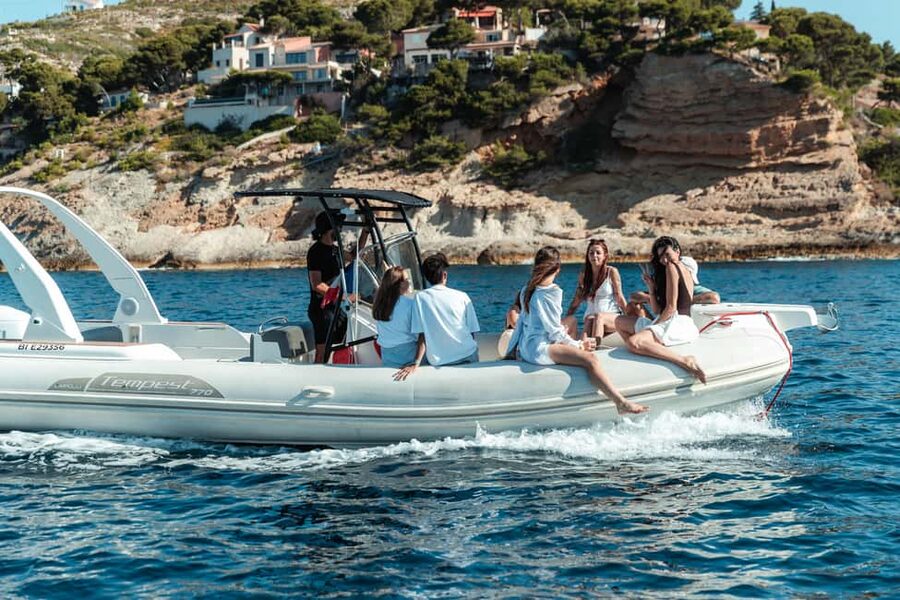 Marseille: Côte Bleue Calanques Boat Tour with Swimming - La Redonne gives you a useful half hour ashore