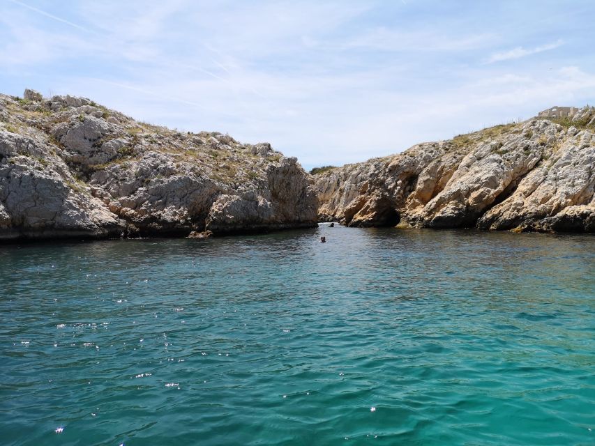 Marseille: Frioul Islands Boat Tour with Swim Stop - What the two-hour format really gives you