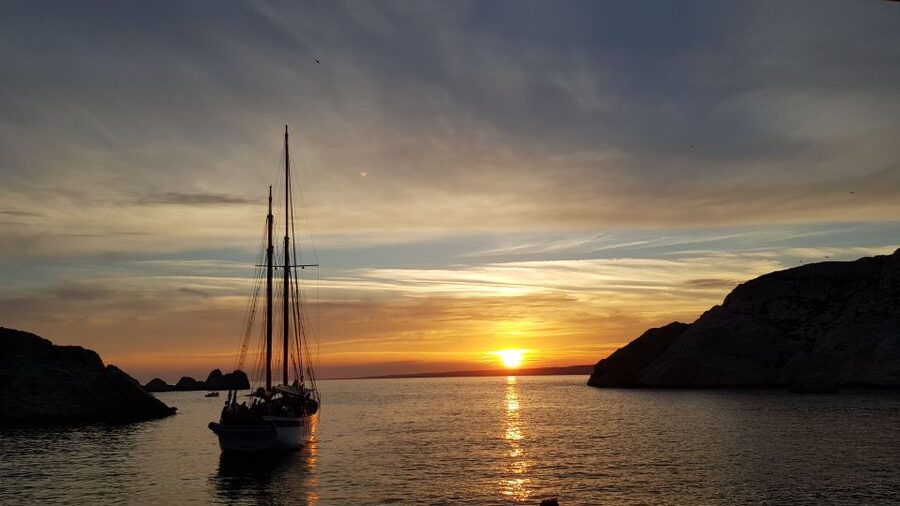 Marseille: Sunset Sailing Cruise with Dinner and Wine - Setting out from Marseille’s Old Port