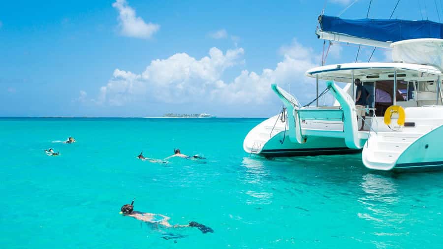 Mauritius: Ile Aux Cerfs Catamaran Trip w/ Lunch & Transfer - Boarding the 42-foot catamaran