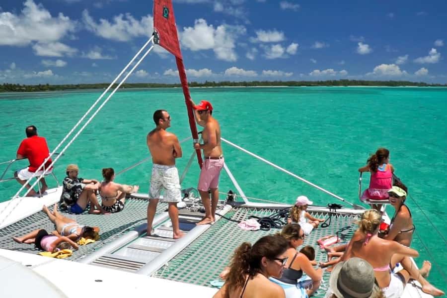 Mauritius: Ile Aux Cerfs Catamaran Trip w/ Lunch & Transfer - The return sail is part of the attraction