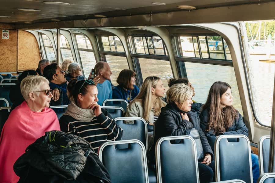 Melbourne: 2-Hour City Highlights River Cruise - Commentary, crew, and the onboard experience