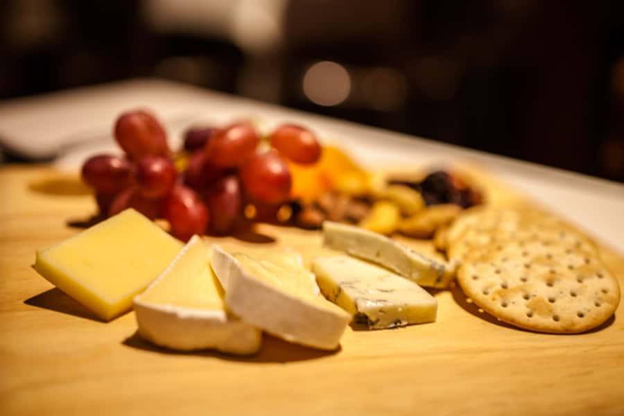 Melbourne: 4-Course Dinner Cruise with Drinks - Boarding at Southbank for a city-light dinner