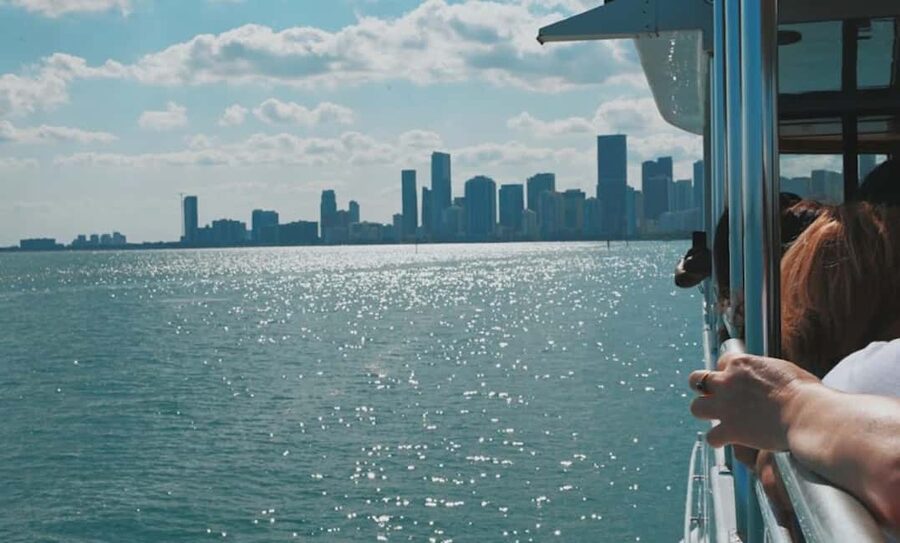 Miami: Biscayne Bay Millionaire's Homes Sightseeing Cruise - Star Island and Palm Island mansion views