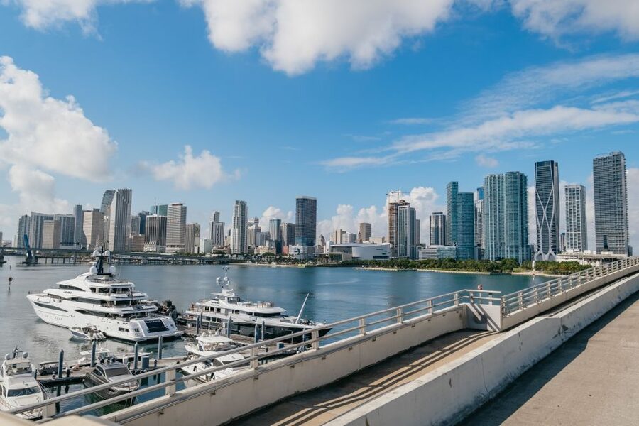 Miami: Half-Day Open-Top Bus Tour Plus Biscayne Bay Cruise - Making the hop-on hop-off system work