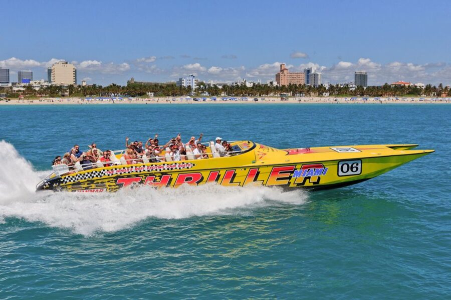 Miami: Sightseeing Speedboat Tour - Star Island and the millionaire homes