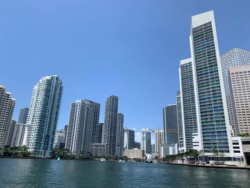 Miami Skyline Cruise of Millionaire Homes - The Venetian Islands and Fisher Island