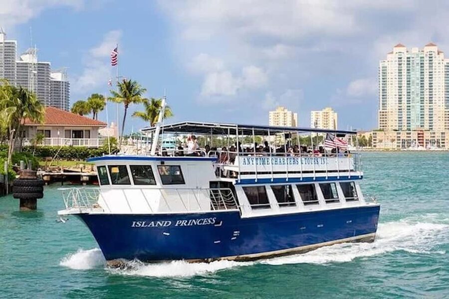 Miami Skyline Sightseeing Cruise and Millionaire Mansions - What the onboard experience feels like