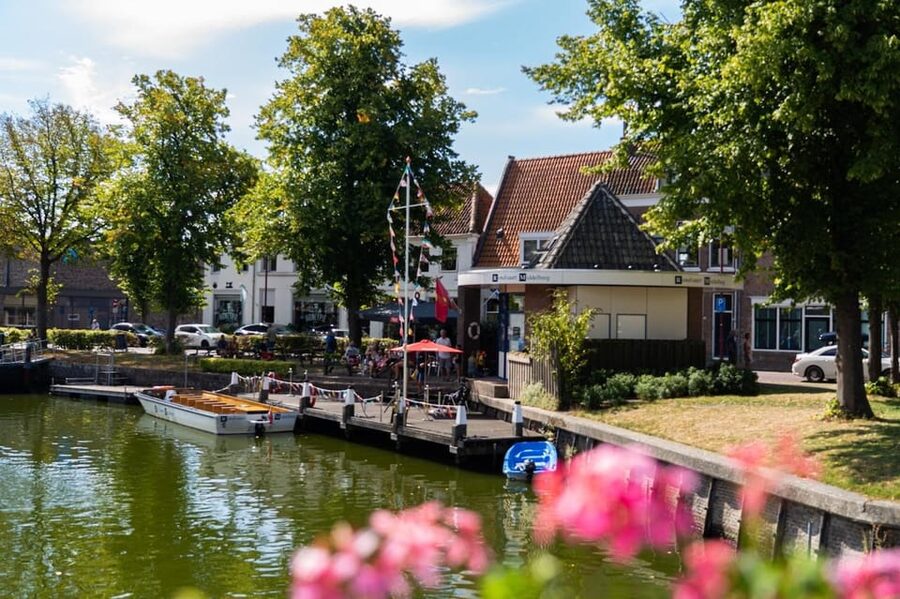 Middelburg: City Canal Cruise - Lange Jan, the tower that keeps you oriented