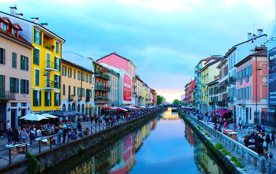 Milan: Navigli Canal Boat Cruise - From Alzaia Naviglio Grande to the case di Ringhiera