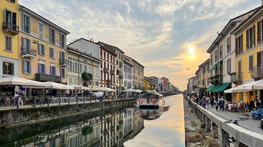 Milan: Navigli District Canal Boat Tour with Aperitivo - What this Milan canal cruise actually feels like