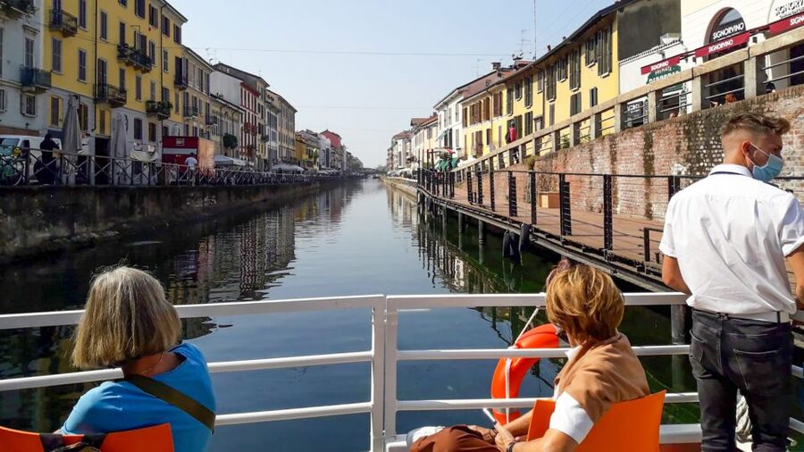 Milan: Navigli District Canal Boat Tour with Aperitivo - Drink choices, snacks, and the value of $41