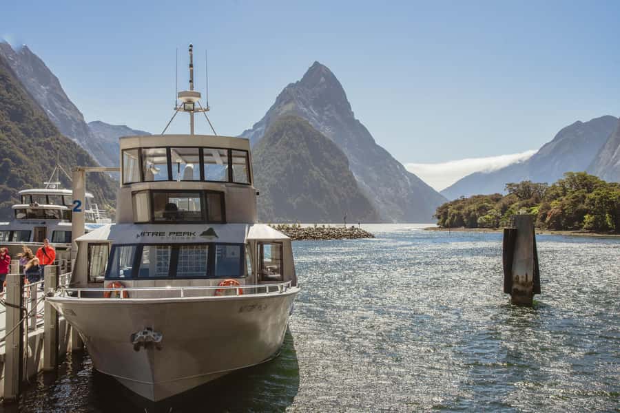 Milford Sound: 2-Hour Small Boat Scenic Cruise - Getting to Milford Sound and parking