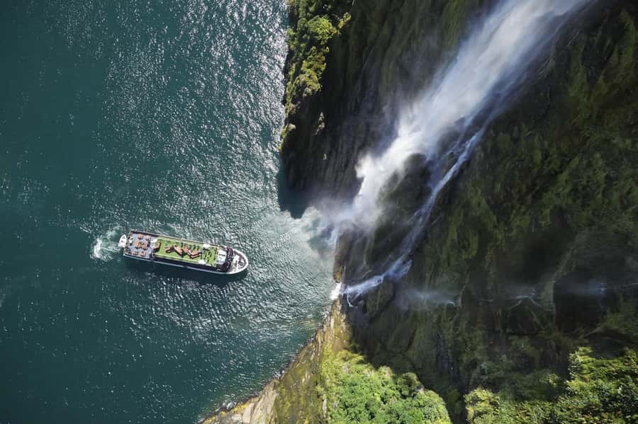 Milford Sound: 2-Hour Wildlife & Nature Cruise - Food, coffee, and the Haven vessel